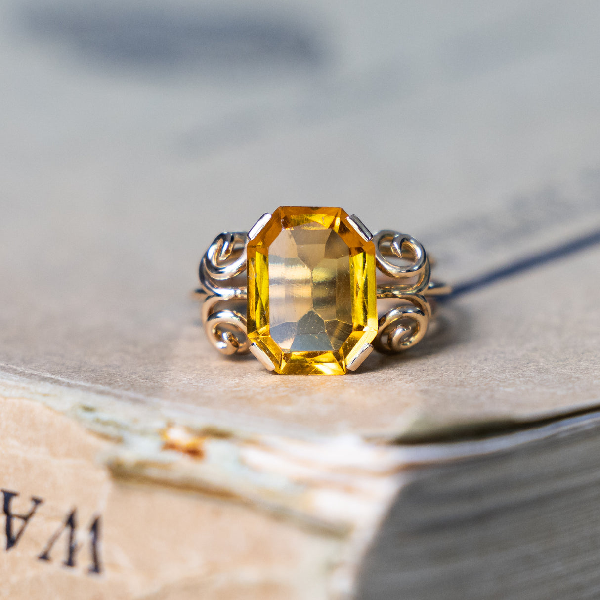 Vintage, 1940s citrine cocktail ring front