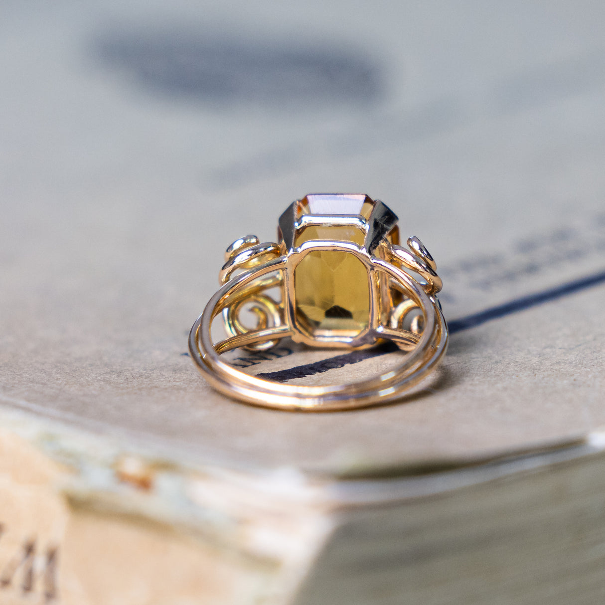 Vintage, 1940s citrine cocktail ring back