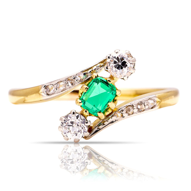 Antique, Edwardian emerald & diamond three-stone diamond ring