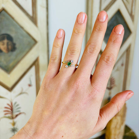 Antique, Edwardian emerald & diamond three-stone diamond ring