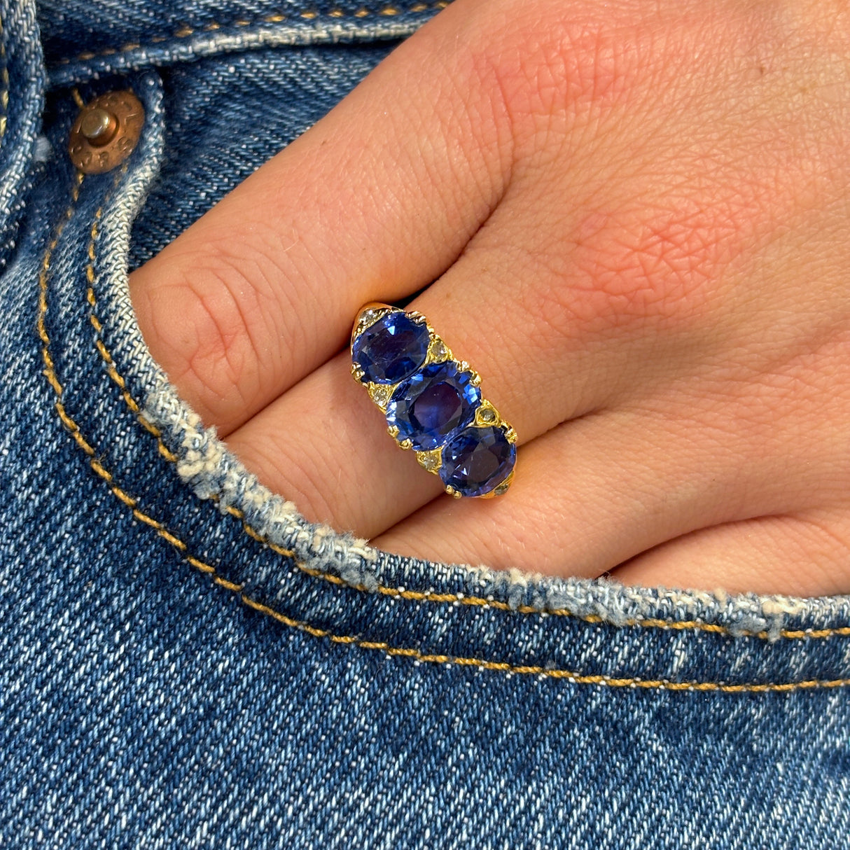 Antique, Victorian three-stone sapphire ring