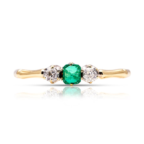 Antique, Edwardian emerald & diamond three-stone ring