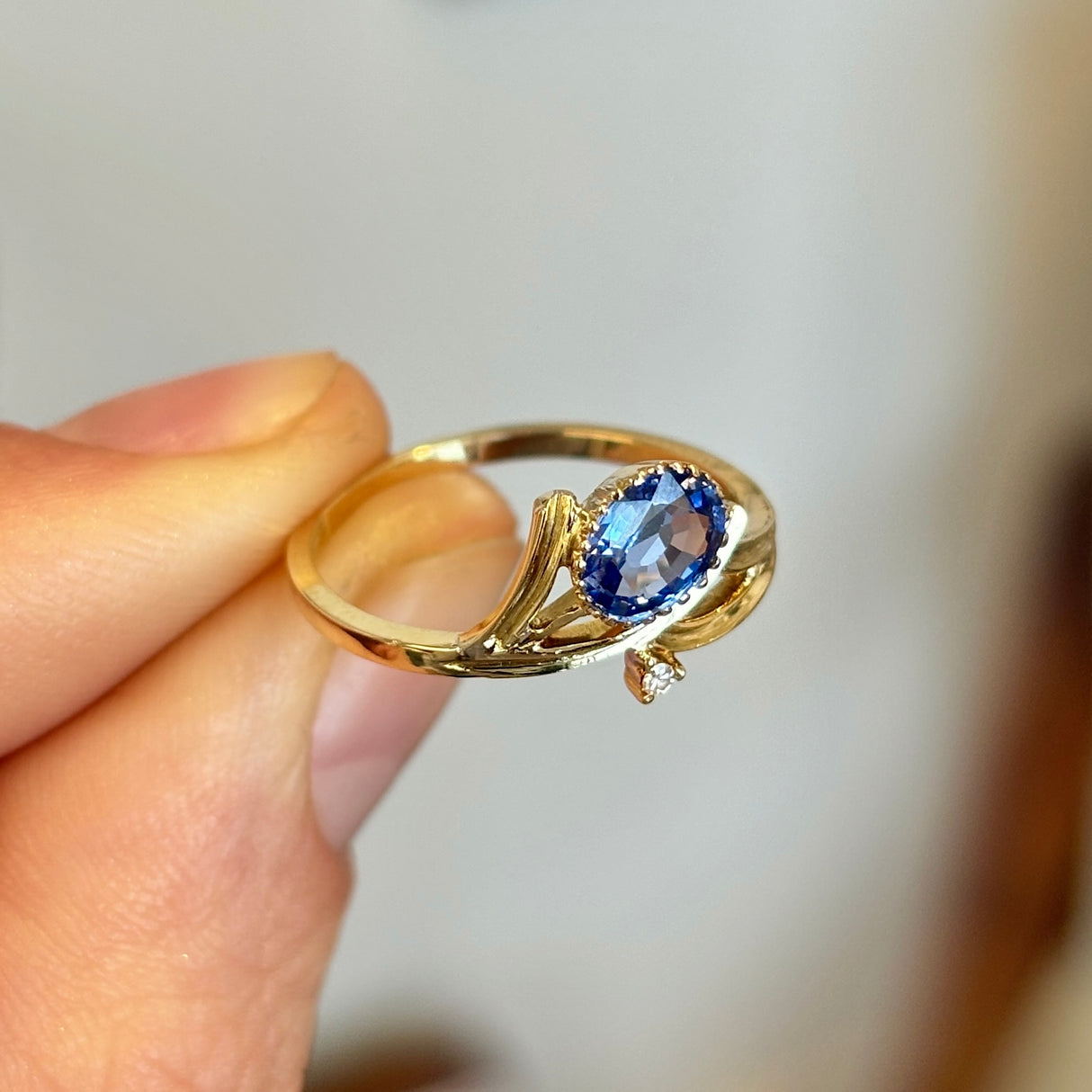 Antique, 1900s sapphire twist ring