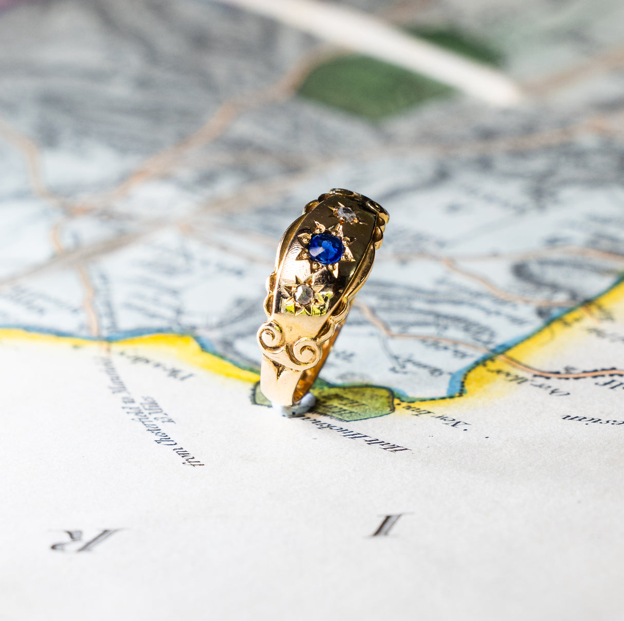 Antique, Edwardian sapphire and diamond three-stone gypsy ring, 18ct yellow gold