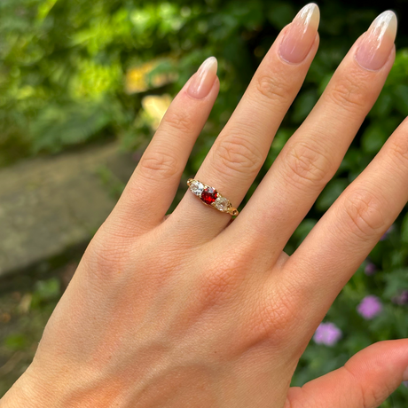 Antique, Victorian garnet & diamond three-stone ring, 18ct yellow gold