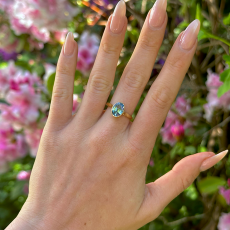 French, Art Deco Fine Aquamarine Single-Stone Ring, 18ct Yellow Gold worn on hand.