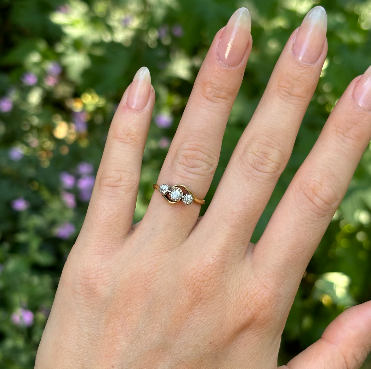 Vintage, Art Deco three-stone diamond twist ring, 18ct yellow gold & platinum 