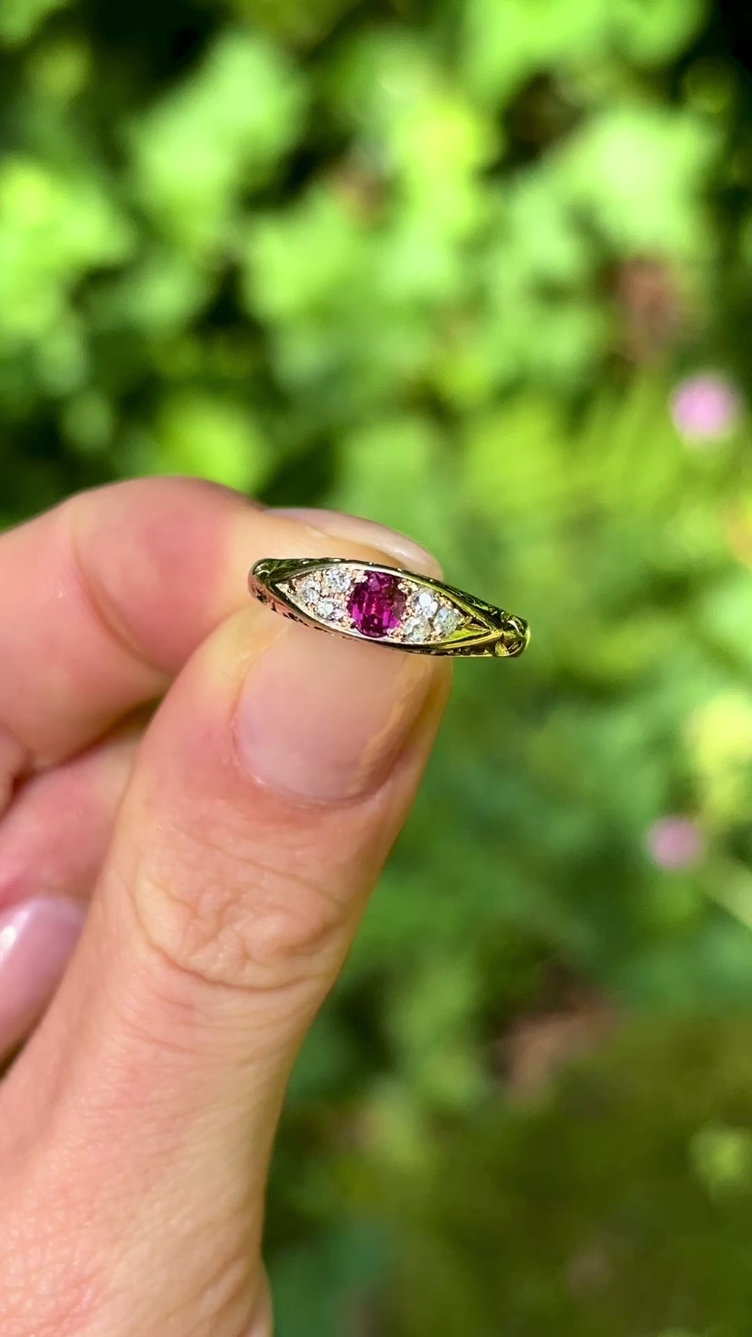 Antique, Victorian ruby & diamond ring, 18ct yellow gold