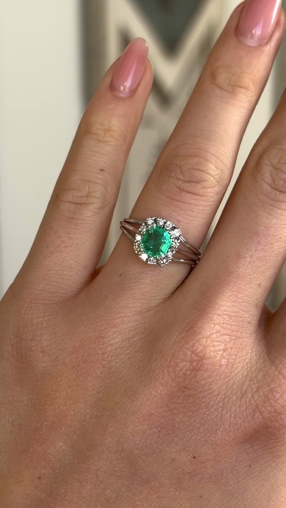 Vintage, 1940s emerald & diamond cluster ring