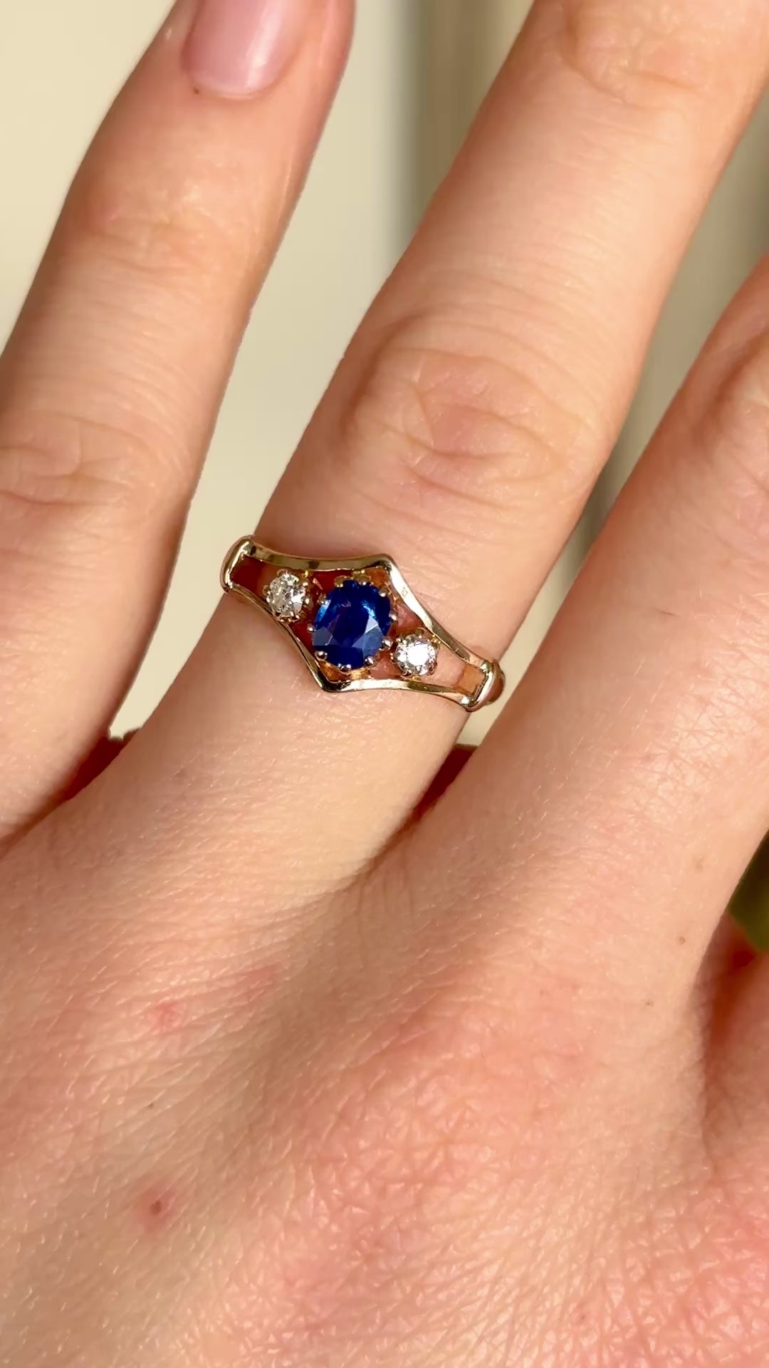 Vintage, 1940s sapphire & diamond ring