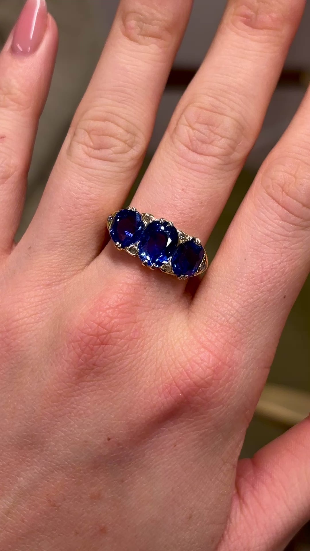 Antique, Victorian three-stone sapphire ring