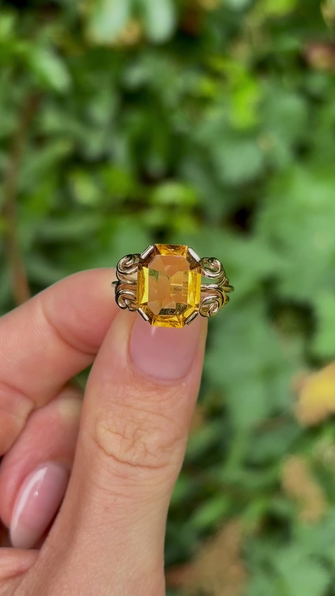 Vintage, 1940s citrine cocktail ring 