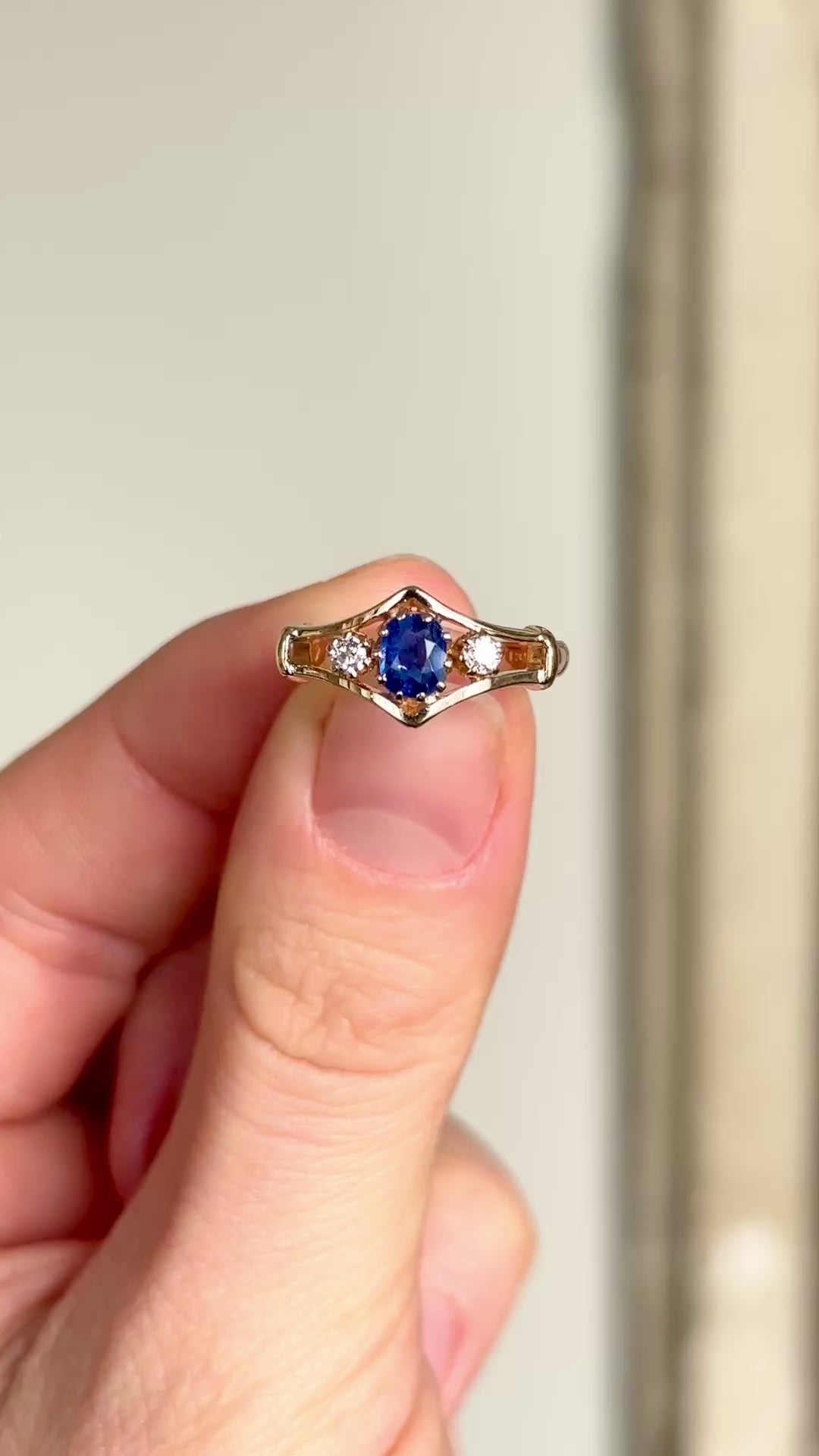 Vintage, 1940s sapphire & diamond ring