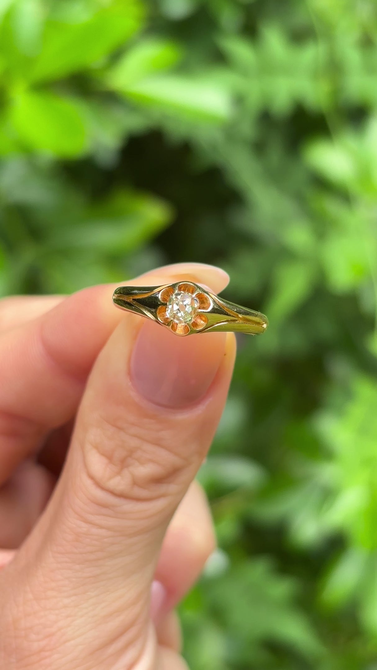 Antique, Victorian diamond solitaire ring, 18ct yellow gold