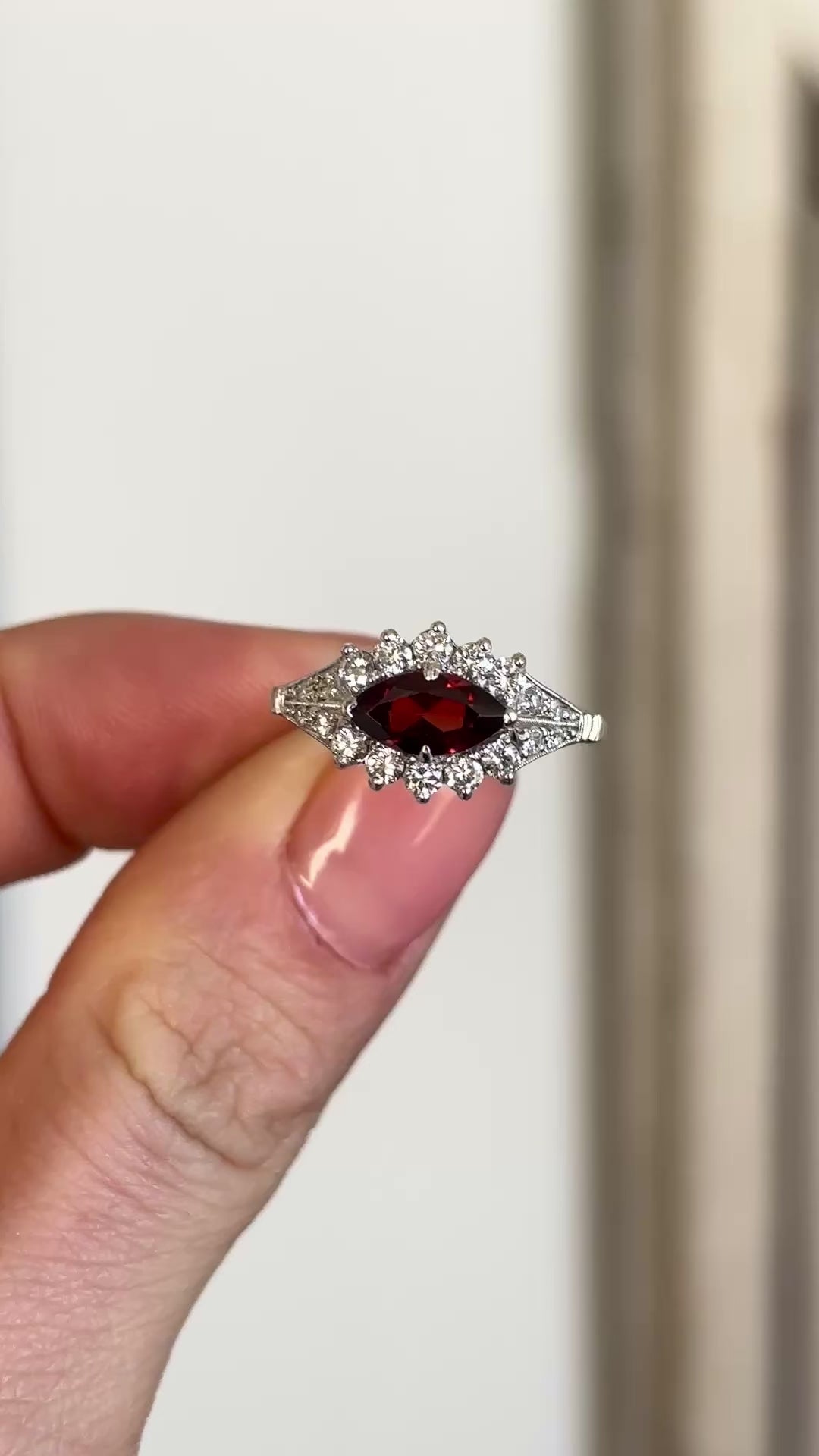 Vintage, 1940s garnet & diamond cluster ring