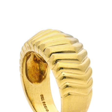 Vintage Tiffany&Co. yellow gold band, side view.